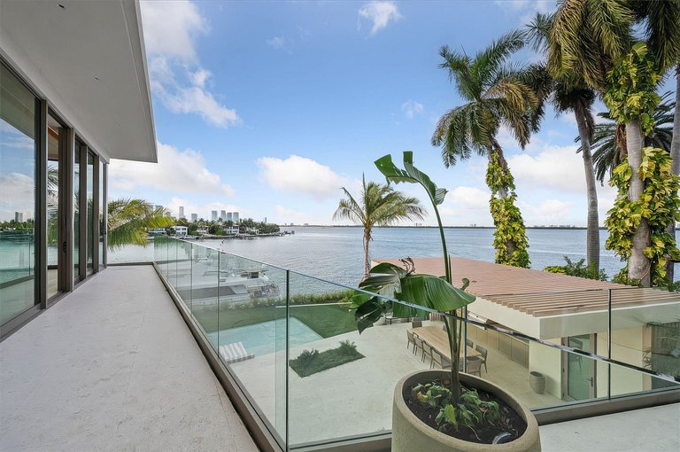 Mia004 - Maison contemporaine en bord de mer à Miami