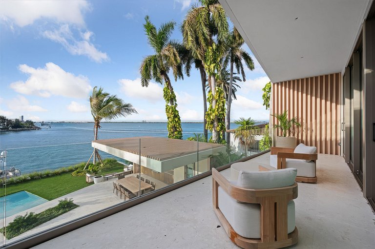 Mia004 - Maison contemporaine en bord de mer à Miami