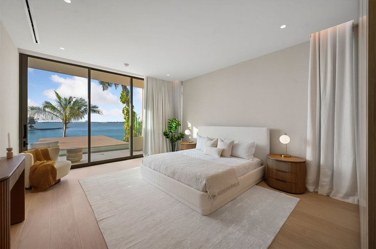 Mia004 - Luxury waterfront mansion in Miami