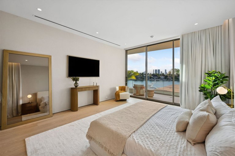 Mia004 - Luxury waterfront mansion in Miami