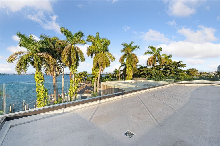 Mia004 - Luxury waterfront mansion in Miami
