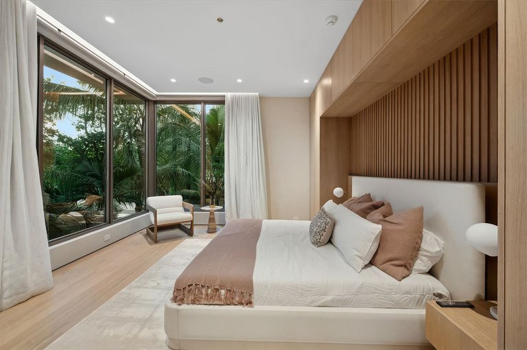 Mia004 - Luxury waterfront mansion in Miami