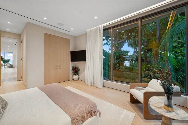 Mia004 - Casa contemporânea frente mar em Miami