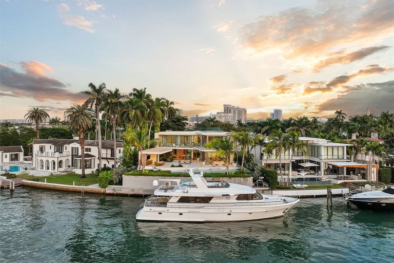 Mia004 - Luxury waterfront mansion in Miami
