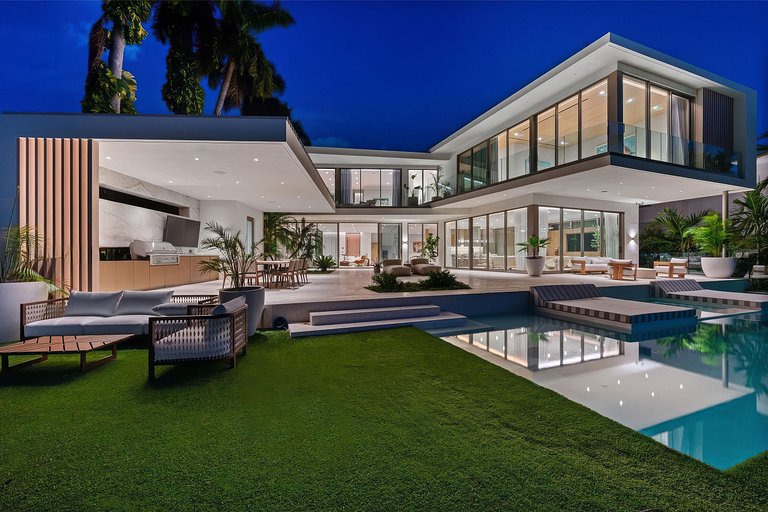 Mia004 - Luxury waterfront mansion in Miami