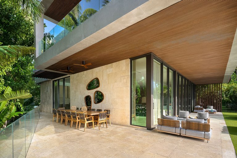 Mia006 - Residencia de diseño frente al mar en Miami