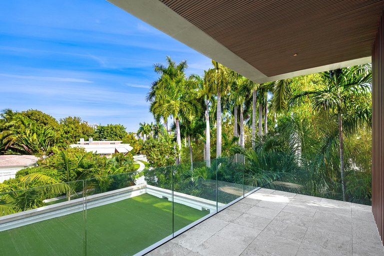 Mia006 - Residencia de diseño frente al mar en Miami