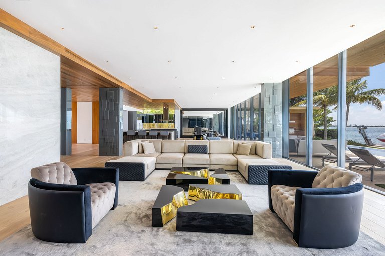 Mia011 - Waterfront Luxury Villa in Miami