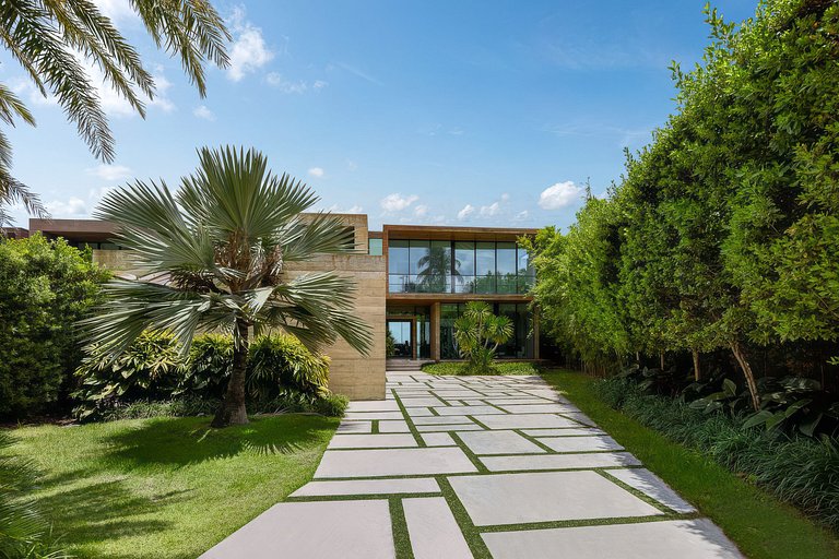 Mia011 - Waterfront Luxury Villa in Miami