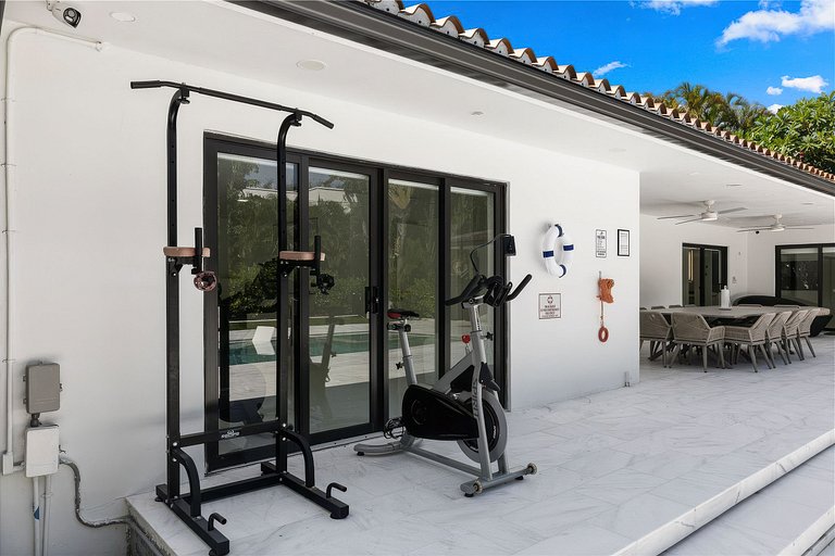 Mia007 - Casa Inteligente Moderna em Hollywood Lakes