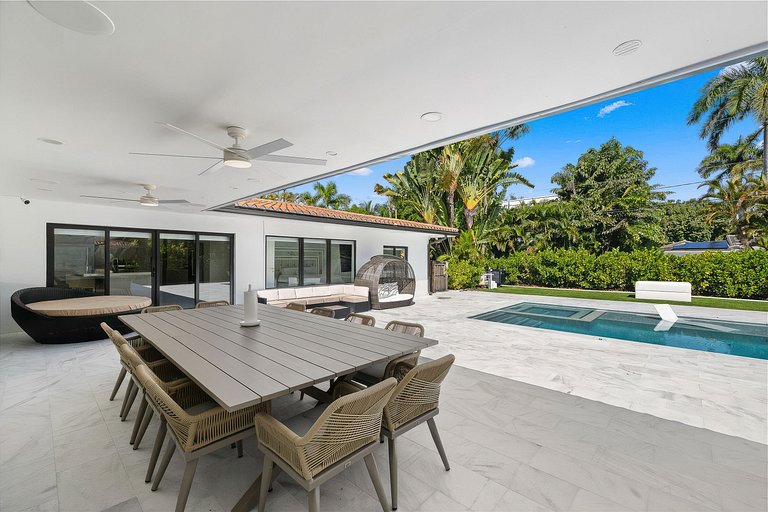 Mia007 - Casa Inteligente Moderna em Hollywood Lakes