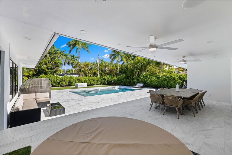 Mia007 - Modern Smart Home in Hollywood Lakes