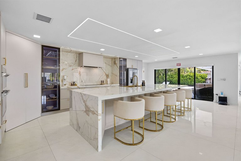 Mia007 - Modern Smart Home in Hollywood Lakes