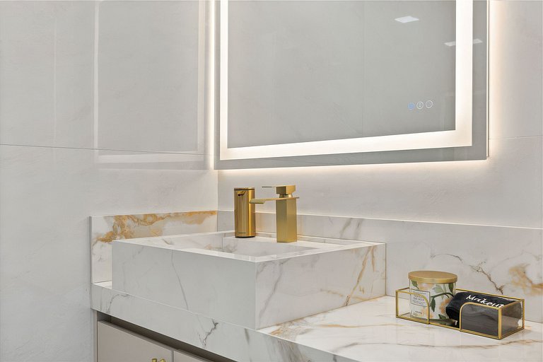 Mia007 - Modern Smart Home in Hollywood Lakes