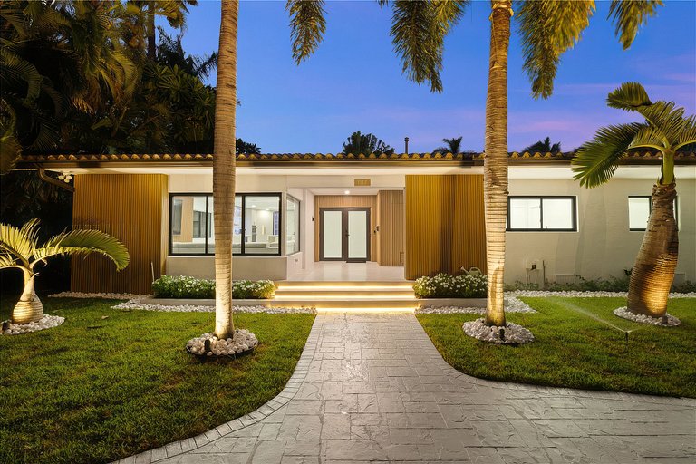 Mia007 - Casa Inteligente Moderna em Hollywood Lakes