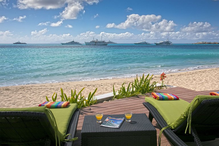 Sxm015 – Beachfront villa with ocean views in Simpson Bay