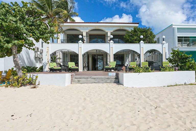 Sxm015 – Beachfront villa with ocean views in Simpson Bay