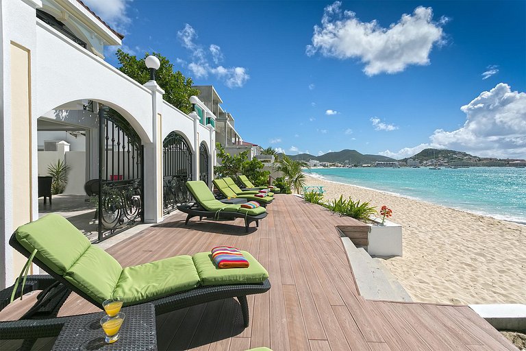 Sxm015 – Beachfront villa with ocean views in Simpson Bay