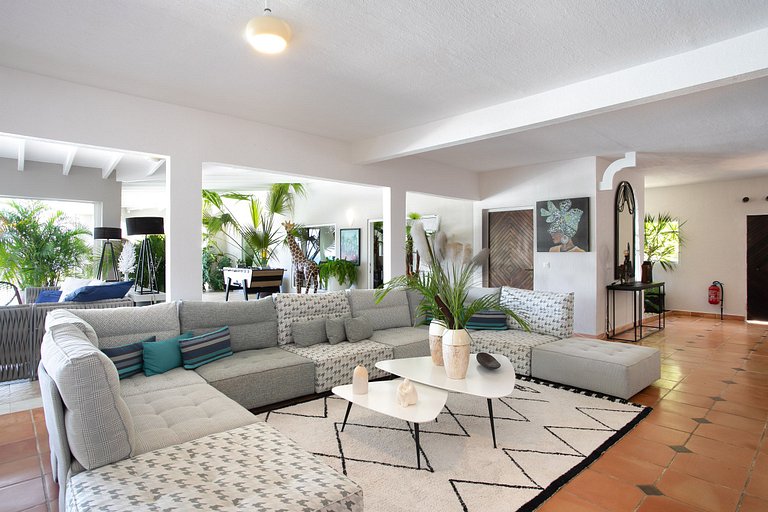 Sxm016 – Ocean-view estate with guest cottage in Anse Marcel