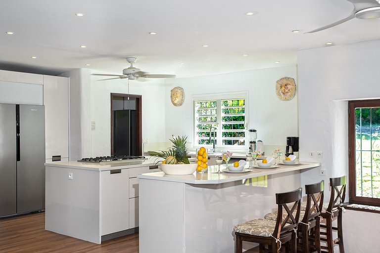 Sxm017 – Ocean-view villa with pool in Terres Basses