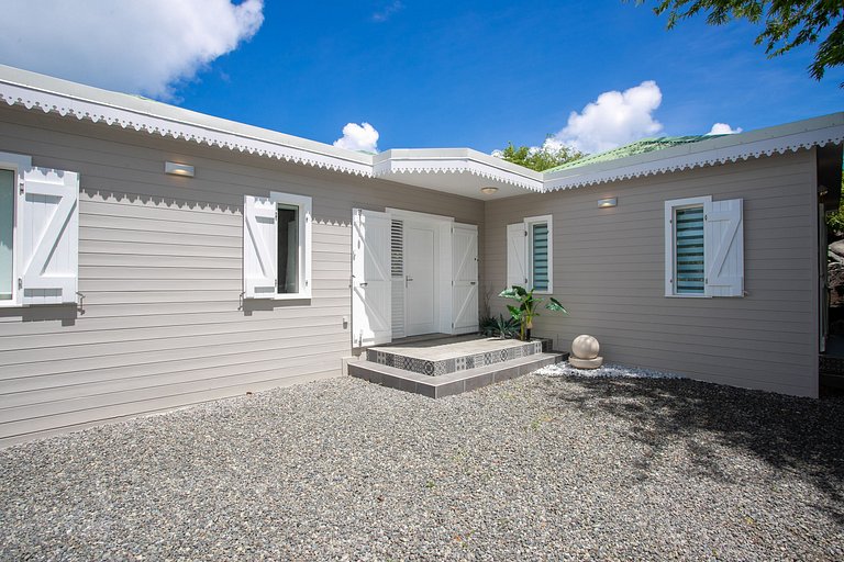 Sxm016 – Ocean-view estate with guest cottage in Anse Marcel