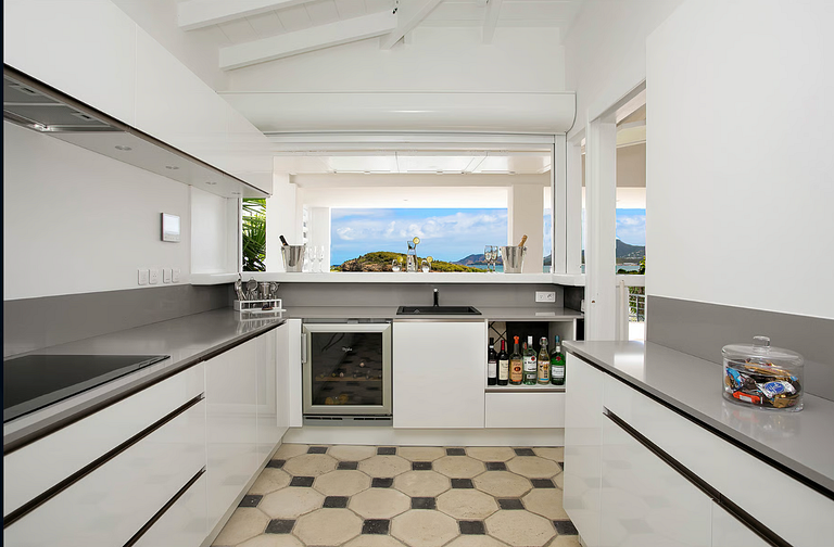 Sxm018 – Villa con vista al mar sobre acantilados en Terres