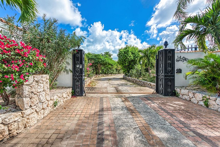 Sxm019 – Ensemble de deux villas avec jardins privés à Terre