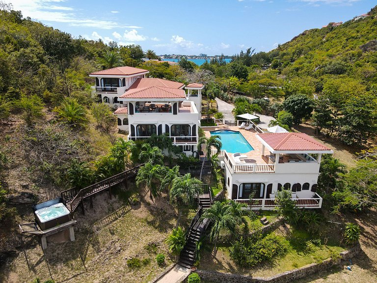 Sxm020 – Beachfront villa with cottage in Baie Rouge