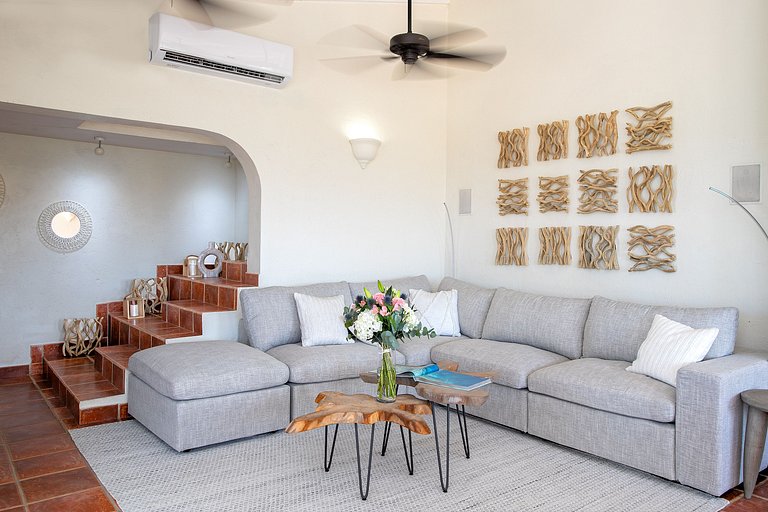 Sxm020 – Beachfront villa with cottage in Baie Rouge