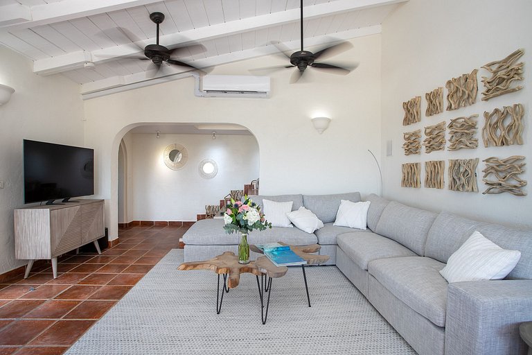 Sxm020 – Beachfront villa with cottage in Baie Rouge