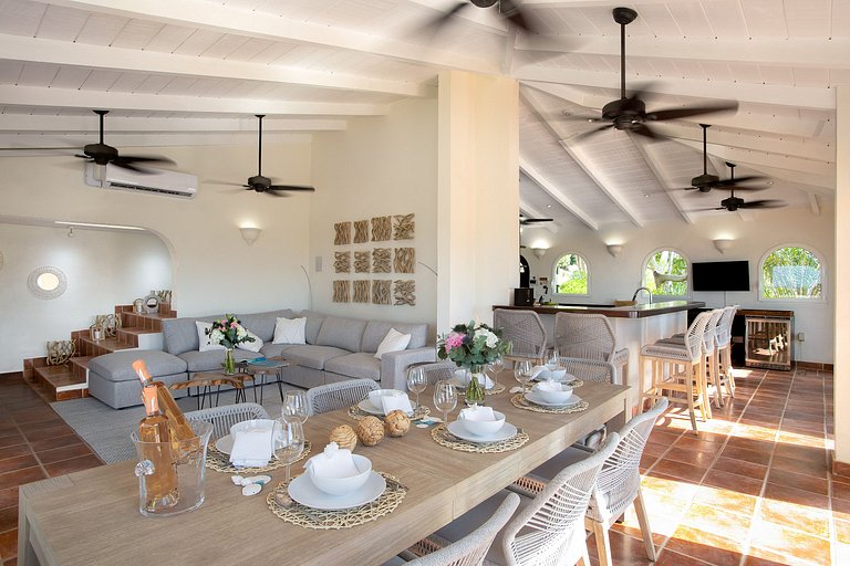 Sxm020 – Beachfront villa with cottage in Baie Rouge
