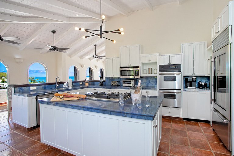 Sxm020 – Beachfront villa with cottage in Baie Rouge