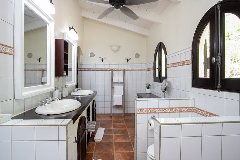 Sxm020 – Villa en bord de mer avec cottage à Baie Rouge
