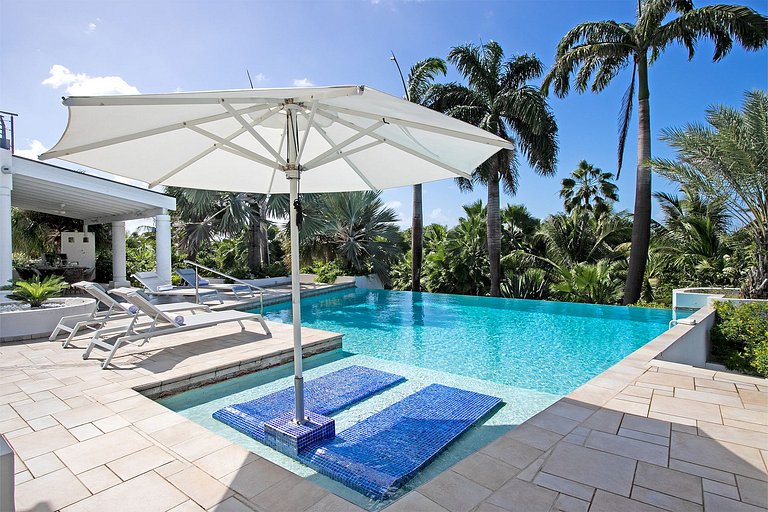 Sxm022 – Contemporary home with tennis court near Baie aux P