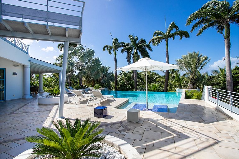 Sxm022 – Contemporary home with tennis court near Baie aux P