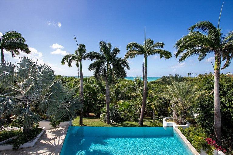 Sxm022 – Contemporary home with tennis court near Baie aux P