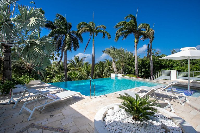 Sxm022 – Contemporary home with tennis court near Baie aux P