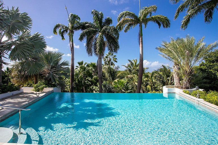 Sxm022 – Contemporary home with tennis court near Baie aux P