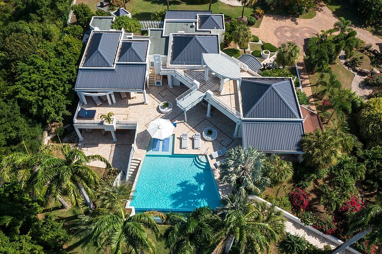 Sxm022 – Contemporary home with tennis court near Baie aux P