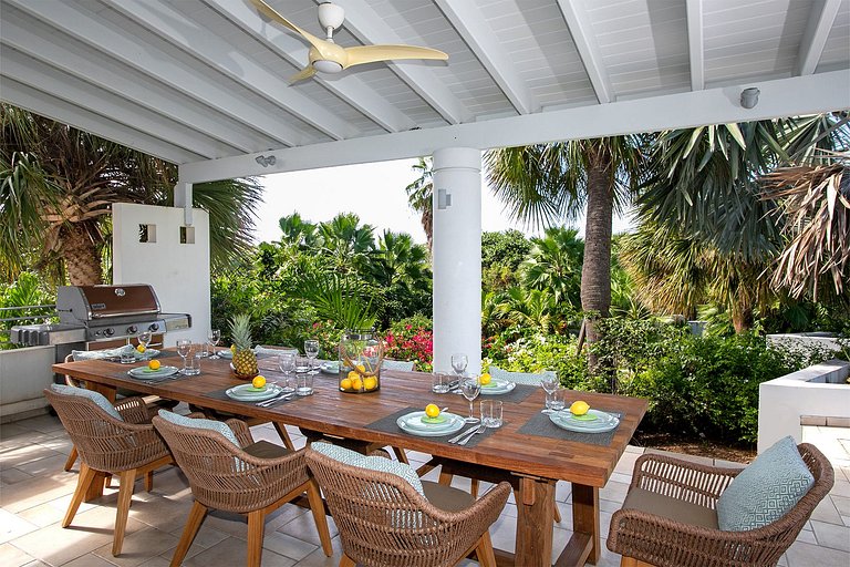 Sxm022 – Contemporary home with tennis court near Baie aux P