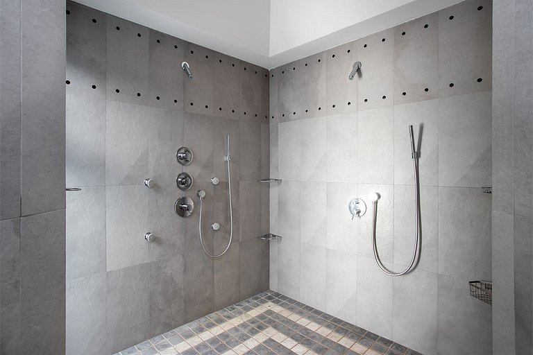 Sxm022 – Contemporary home with tennis court near Baie aux P