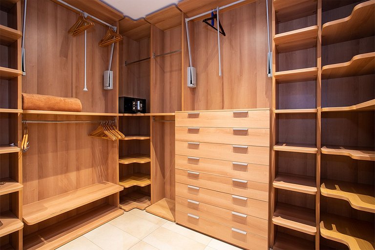 Sxm022 – Contemporary home with tennis court near Baie aux P