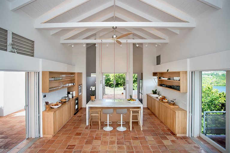 Sxm025 – Architectural home with lagoon views in Terres Bass