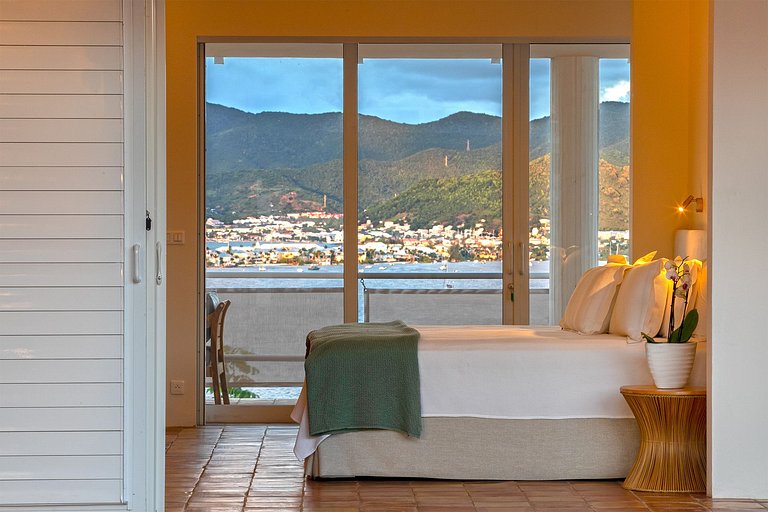 Sxm025 – Maison architecturale avec vue sur le lagon à Terre