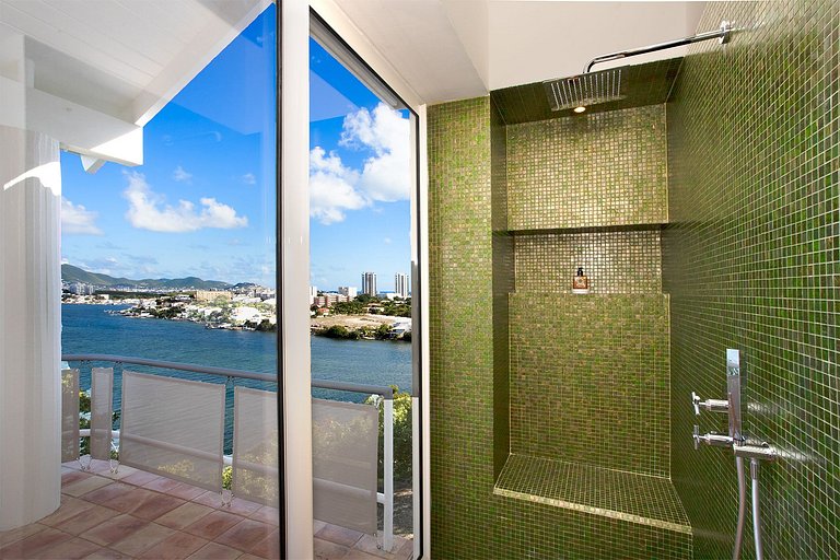 Sxm025 – Maison architecturale avec vue sur le lagon à Terre