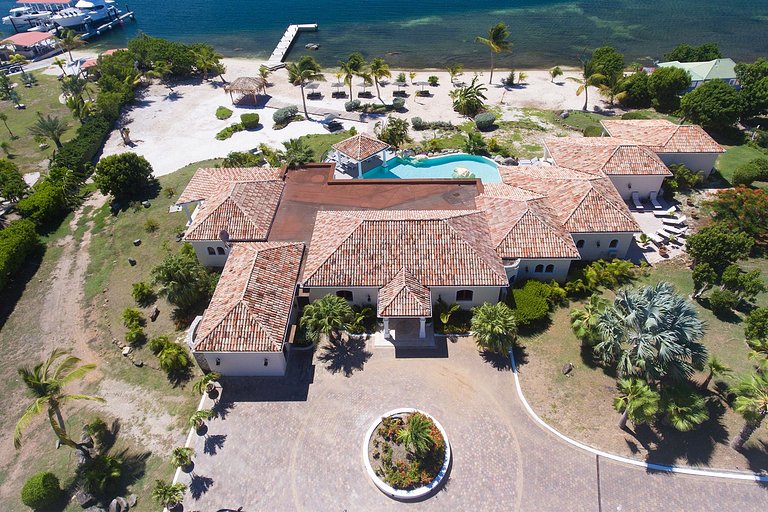 Sxm026 – Lagoonfront villa with private beach in Terres Bass