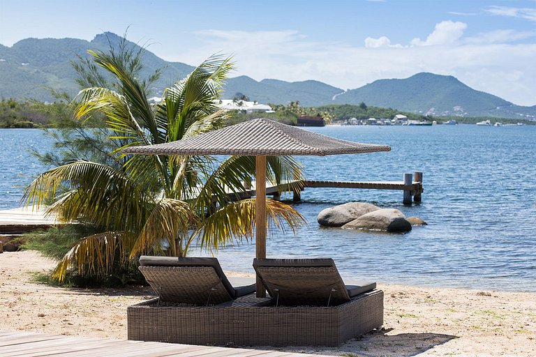 Sxm026 – Lagoonfront villa with private beach in Terres Bass
