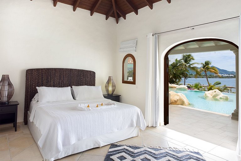 Sxm026 – Lagoonfront villa with private beach in Terres Bass