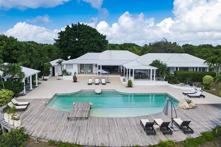 Sxm040 – Elegante villa com vista para a lagoa em Terres Bas