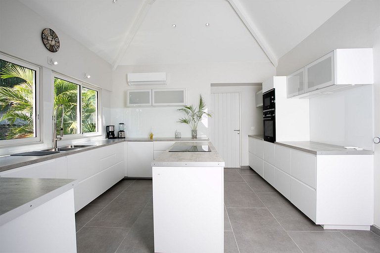 Sxm038 – Ocean view villa near Baie Orientale Beach